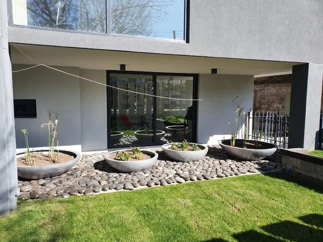 El jardín de uso exclusivo de día — Departamento 108, Edificio Hamburgo 620