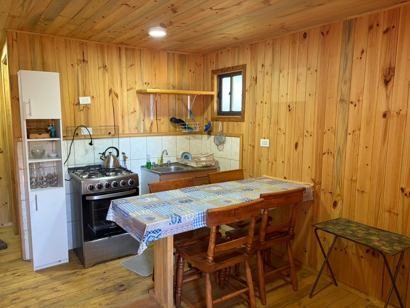 Cocina comedor de una de las cabañas — Parcela C1, Parcela Guadalupe